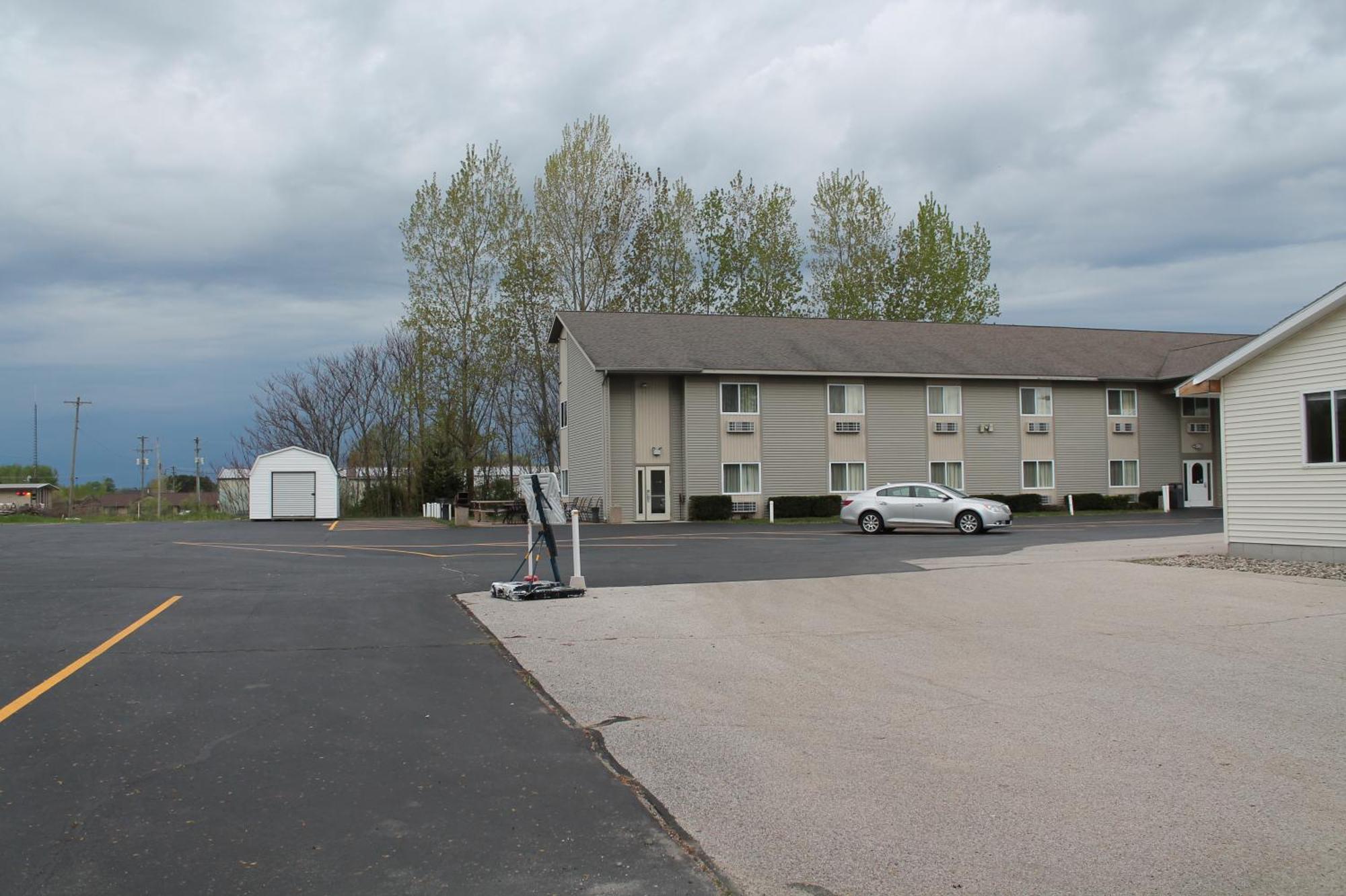 American Host Inn Hart Exterior foto